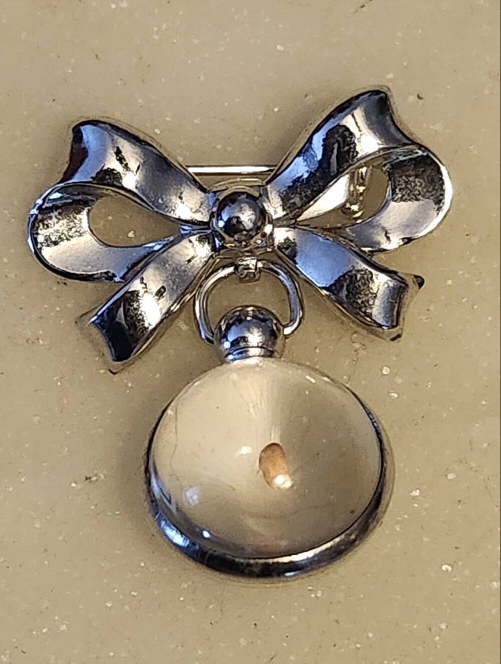 Vtg Coro Silver Tone Bow Brooch With Dangling Lucite Orb With Mustard Seed